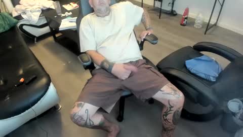 Snapshot of bigdickpiercedtattoos chatting on September 11, 11:50 pm bigdickpiercedtattoos online show from September 11, 11:50 pm