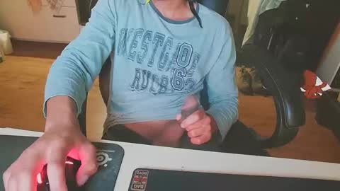 Snapshot of biggeroncam chatting on December 1, 11:18 pm biggeroncam online show from December 1, 11:18 pm