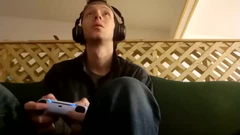 Snapshot of biggestboiiii chatting on January 24, 1:35 am biggestboiiii online show from January 24, 1:35 am