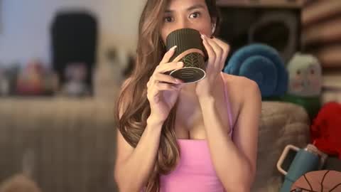 Snapshot of bigsurprise4u chatting on February 6, 7:45 am Yna online show from February 6, 7:45 am