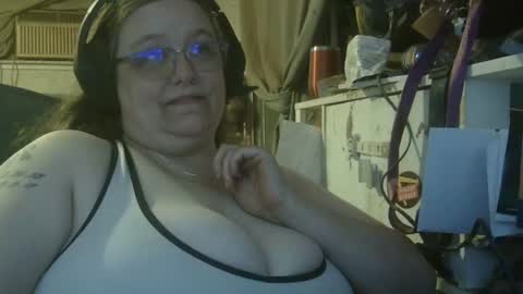 bigtittymama85 online show from October 18, 6:39 am