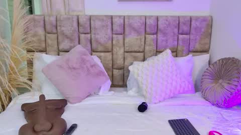 Snapshot of biiancasimons_ chatting on September 22, 7:07 pm online show from September 22, 7:07 pm
