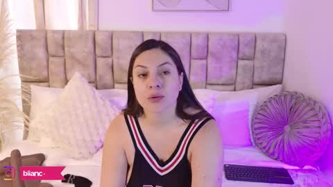 Snapshot of biiancasimons_ chatting on October 19, 3:06 pm online show from October 19, 3:06 pm