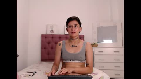 billielovee online show from March 14, 2:32 pm