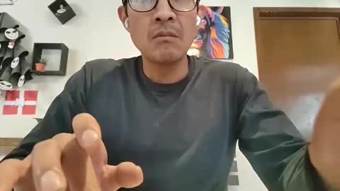 Manu O online show from April 5, 7:33 pm