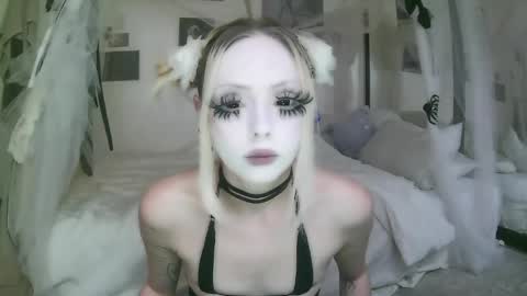 vampire fang  online show from May 16, 6:06 pm