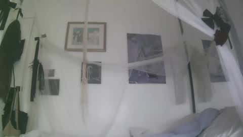 Snapshot of bl0odsyring3 chatting on October 22, 7:26 pm vampire fang online show from October 22, 7:26 pm