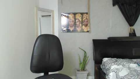 Snapshot of black_king_241 chatting on October 7, 3:24 am black_king_241 online show from October 7, 3:24 am