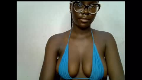 Snapshot of black_petitqueen12 chatting on October 31, 7:03 pm BLACK online show from October 31, 7:03 pm