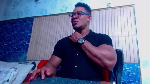 duglas online show from April 12, 8:02 pm