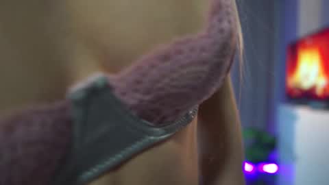 Snapshot of black_soda chatting on September 17, 5:05 pm Shall we repeat online show from September 17, 5:05 pm