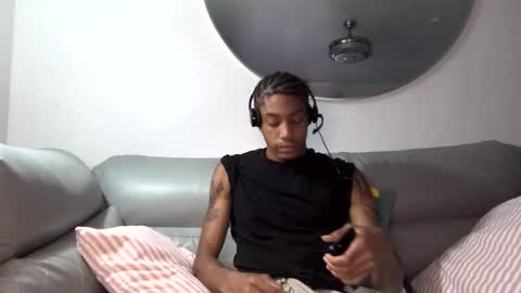Snapshot of blackbulltitus chatting on October 6, 10:16 pm BlackBullTitus online show from October 6, 10:16 pm
