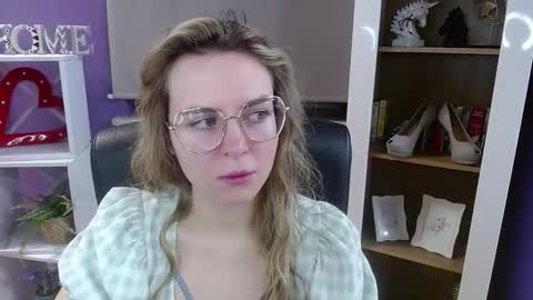 Z O E Y online show from January 15, 6:11 am