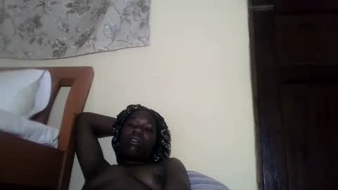 Snapshot of blacksexygal chatting on March 11, 11:47 pm SARAH online show from March 11, 11:47 pm