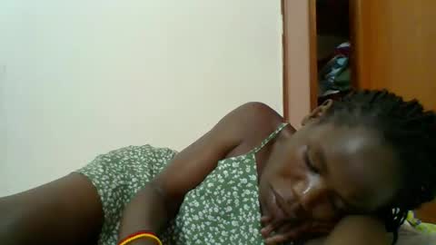 Snapshot of blacksexygal chatting on October 19, 7:29 pm SARAH online show from October 19, 7:29 pm