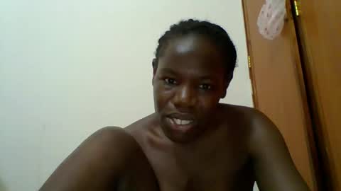 Snapshot of blacksexygal chatting on October 18, 7:18 pm SARAH online show from October 18, 7:18 pm
