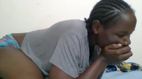 Snapshot of blacksexygal chatting on September 19, 2:37 am SARAH online show from September 19, 2:37 am