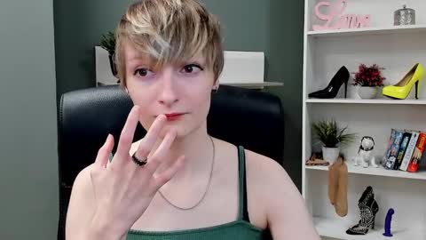 Snapshot of blair_erotic chatting on September 17, 6:17 am Blair online show from September 17, 6:17 am