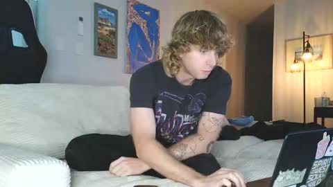 Snapshot of blaze_thickwood chatting on October 17, 3:49 pm Blaze Thickwood online show from October 17, 3:49 pm