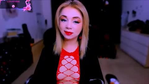 Nicole online show from November 11, 10:39 am