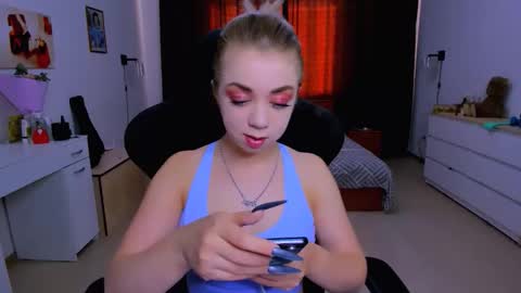 Nicole online show from October 7, 8:10 am