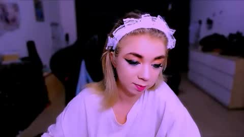 Nicole online show from November 16, 2:52 pm