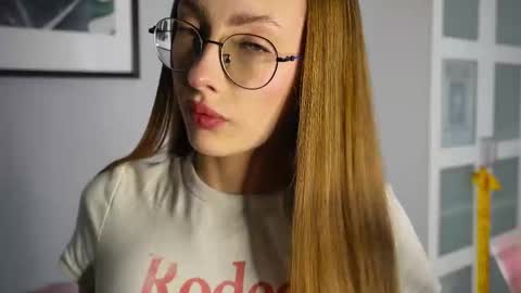  LiLy online show from November 7, 3:36 pm