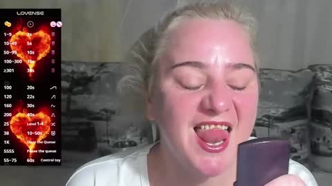 Snapshot of blond_ledi chatting on February 8, 8:09 am blond_ledi online show from February 8, 8:09 am