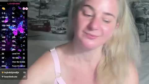 Snapshot of blond_ledi chatting on February 1, 8:26 pm blond_ledi online show from February 1, 8:26 pm