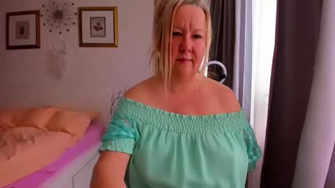 Nicole online show from February 9, 7:45 am