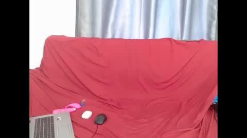 blonde_creamy online show from January 9, 1:24 pm