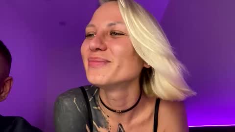 blonde_fuck_couple online show from May 27, 1:57 am