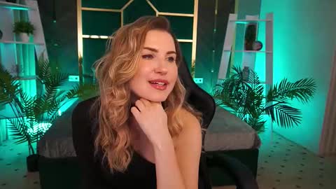 blondevivalux online show from January 14, 8:44 am