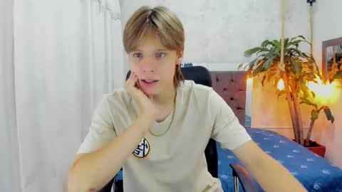 Snapshot of blondie_lover69 chatting on September 24, 9:32 pm Maleeth online show from September 24, 9:32 pm