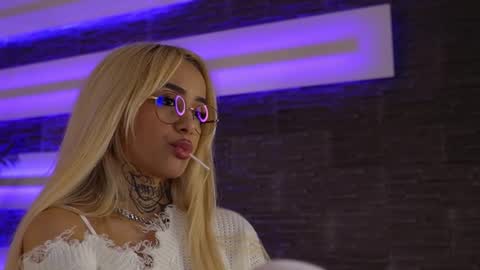 blondie_muller online show from November 19, 9:46 pm