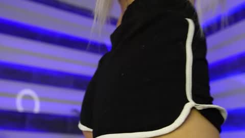 Snapshot of blondie_muller chatting on September 25, 8:16 pm blondie_muller online show from September 25, 8:16 pm