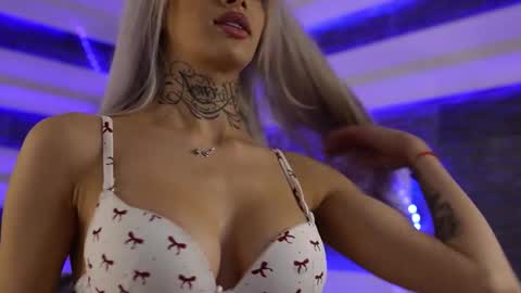 Snapshot of blondie_muller chatting on October 7, 7:21 pm blondie_muller online show from October 7, 7:21 pm