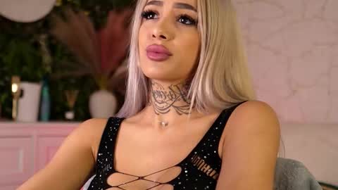 Snapshot of blondie_muller chatting on September 9, 7:36 pm blondie_muller online show from September 9, 7:36 pm