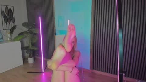 Snapshot of blondie_muller chatting on February 22, 8:09 pm blondie_muller online show from February 22, 8:09 pm