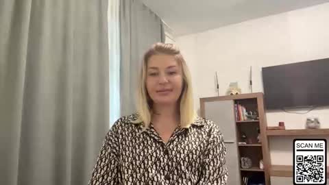 Snapshot of blondie_xoxoxo chatting on October 3, 9:39 am blondie_xoxoxo online show from October 3, 9:39 am