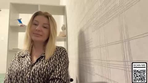Snapshot of blondie_xoxoxo chatting on October 14, 7:00 am blondie_xoxoxo online show from October 14, 7:00 am