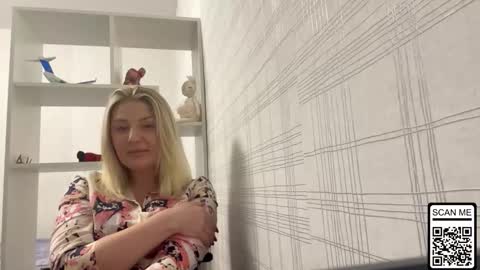 Snapshot of blondie_xoxoxo chatting on October 20, 5:29 pm blondie_xoxoxo online show from October 20, 5:29 pm