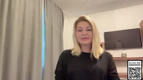 Snapshot of blondie_xoxoxo chatting on October 7, 8:21 am blondie_xoxoxo online show from October 7, 8:21 am