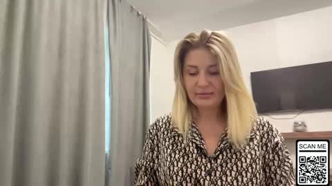 Snapshot of blondie_xoxoxo chatting on October 6, 7:15 am blondie_xoxoxo online show from October 6, 7:15 am