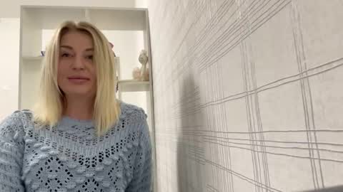 Snapshot of blondie_xoxoxo chatting on September 28, 1:53 pm blondie_xoxoxo online show from September 28, 1:53 pm