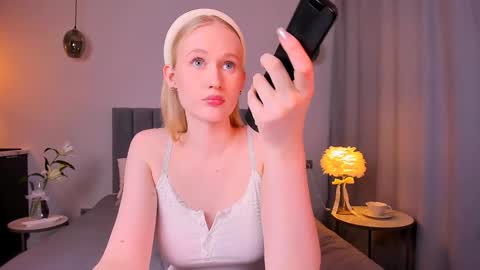 Mia online show from January 7, 6:35 pm