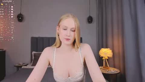 Mia online show from February 27, 8:09 pm