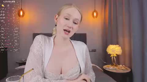 Mia online show from February 25, 4:25 pm