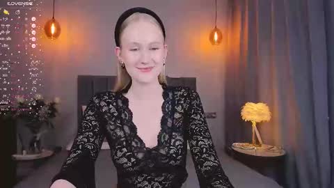 Mia online show from March 11, 7:36 pm