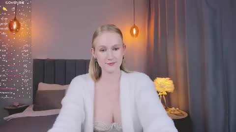 Mia online show from February 25, 7:27 pm